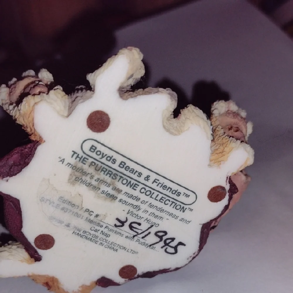 Adorable Cat Figurine with Bow - Picture 3 of 3